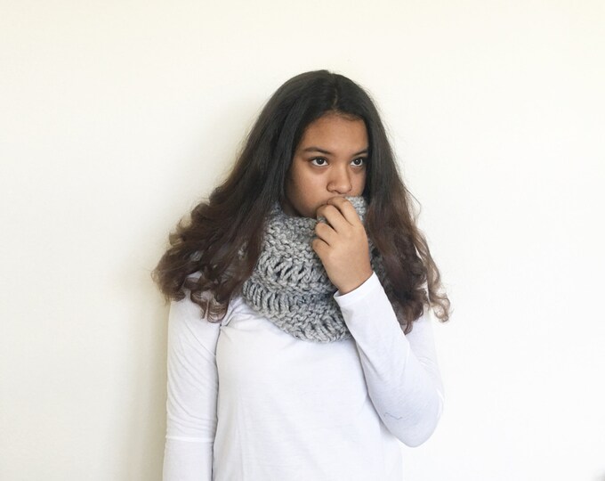 Chunky Knit Cowl infinity Scarf//in Grey Marble