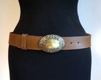 Light brown genuine leather belt, big golden oval ornate brass buckle, medium size, women's vintage high quality fashion accessories