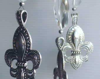garden suncatchers,hanging crystals, fleur de lis, french garden decor, hanging garlands, made in Australia, french cottage decor, crystals