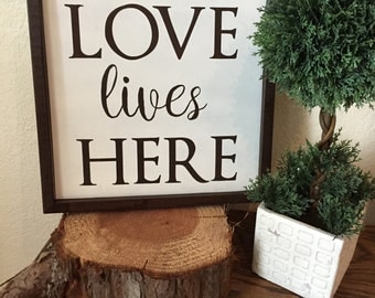 Love Lives Here Sign, Wall Decor, Rustic Sign, Housewarming Gift, Wedding Gift, Engagement Gift, Valentines Day Sign, Valentines Day Decor