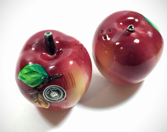 Vintage Salt and Pepper Shakers - Fall Apples - Hand painted Coronet PY of Japan