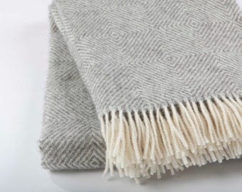 Natural not coloured England sheep wool blanket / grey wool blanket throw / throw blanket in grey colour