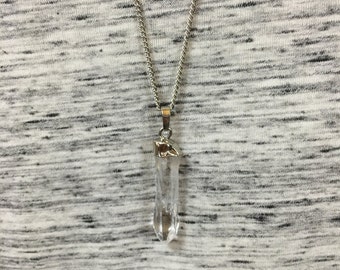 Crystal necklace with silver plated tipping.