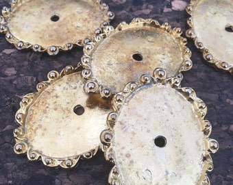 Deux cabochons vintage couleur or vieilli/ Two golden vintage cabochons