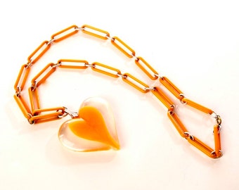 Orange Heart Necklace Plastic Link Chain Large Pendant Novelty Vintage Jewelry artedellamoda parladimoda talkingfashionnet
