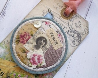 Brooch, fabric brooch, round brooch, textile brooch
