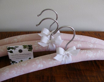 Padded Clothes Hangers, Blush Padded Hangers, Blush Bridesmaid Hangers, Pink Wedding Hangers , Blush Pink Floral, Fabric Covered Hangers