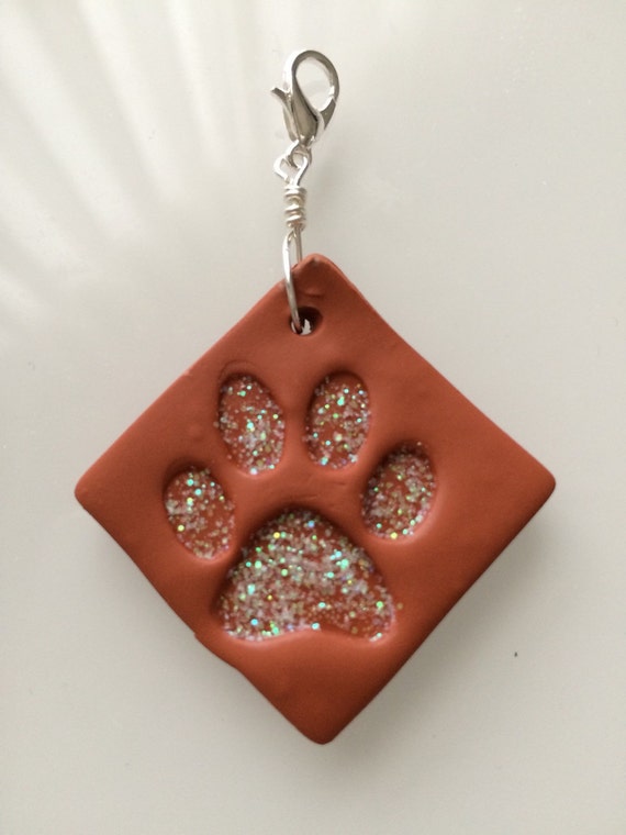 terra-cotta-glitter-paw-print-clay-diffuser-pendant-or-zipper