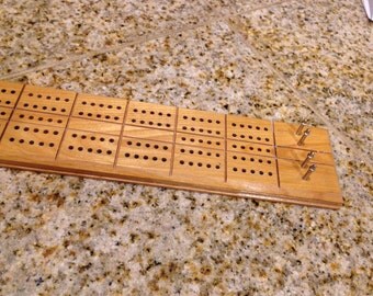Milton bradley Natural finish cribbage board with 4 metal pegs complete