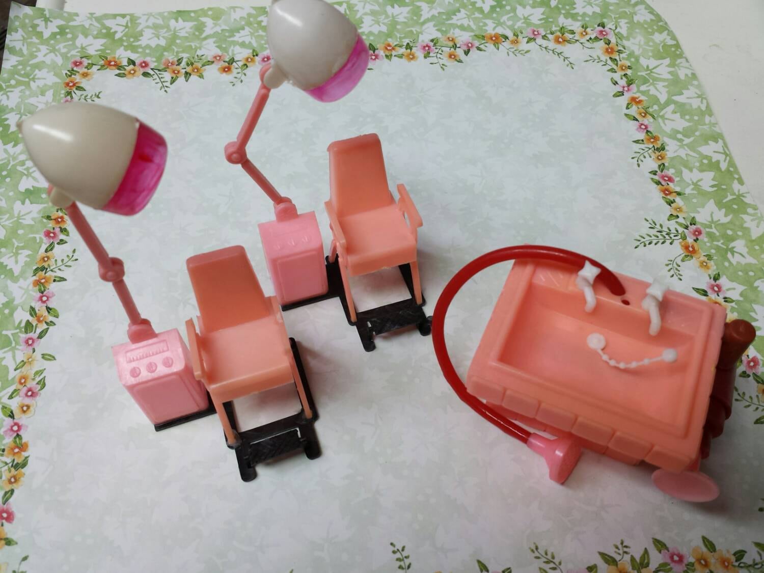 doll house hair & beauty salon