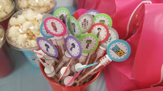 12 Teen titans go, party favors tubes/wands