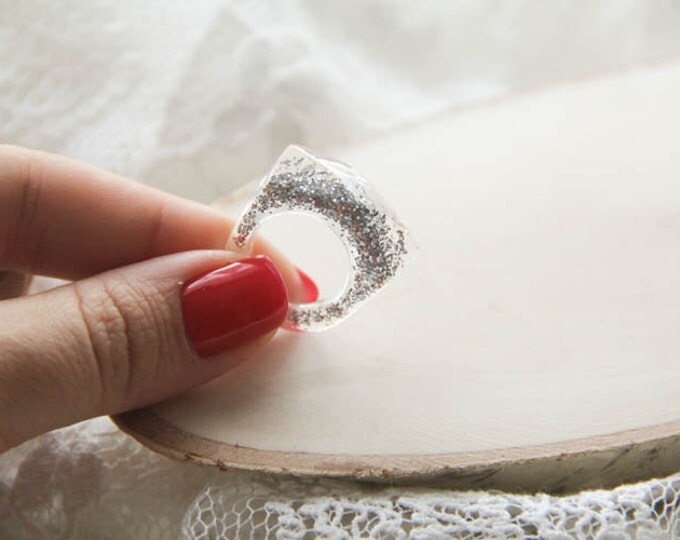 Snow White Resin Ring, Christmas Gift Jewelry, Epoxy Ring, Transparent Resin Ring with Glitter, Unique Resin Ring, Sparkle Ring, Simple Ring