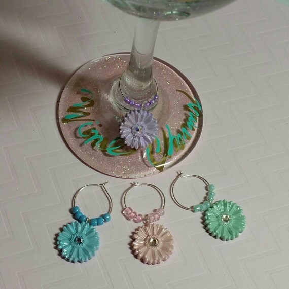 Items similar to Set of 4 flower wine glass charms on Etsy