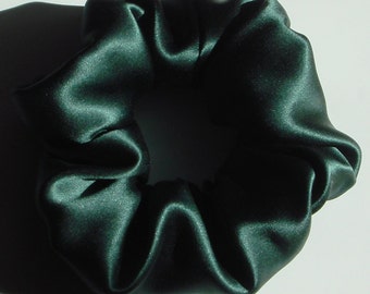 WHITE MIX BLACK SILK SCRUNCHIE 420657