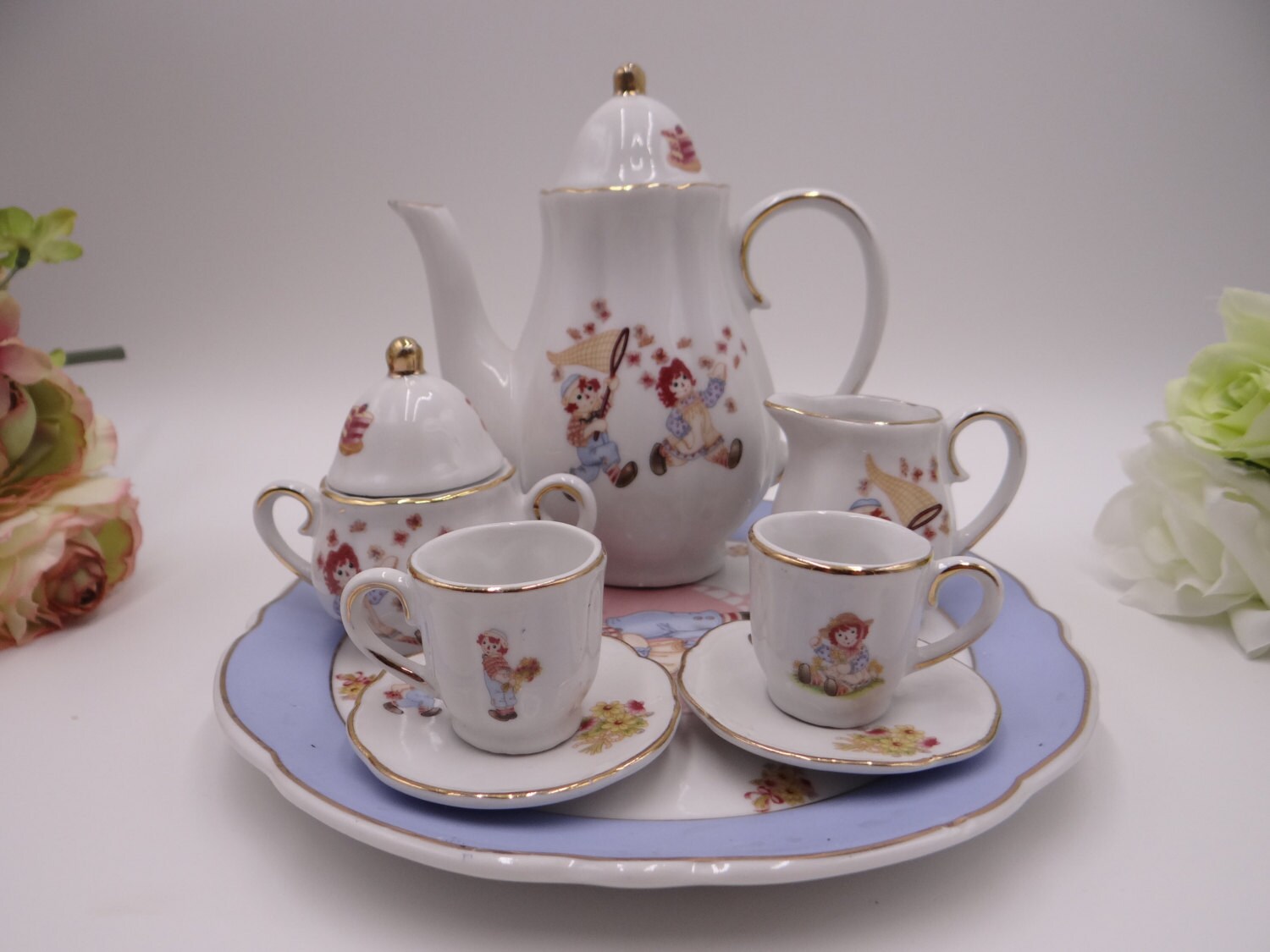 victoria's garden miniature tea set