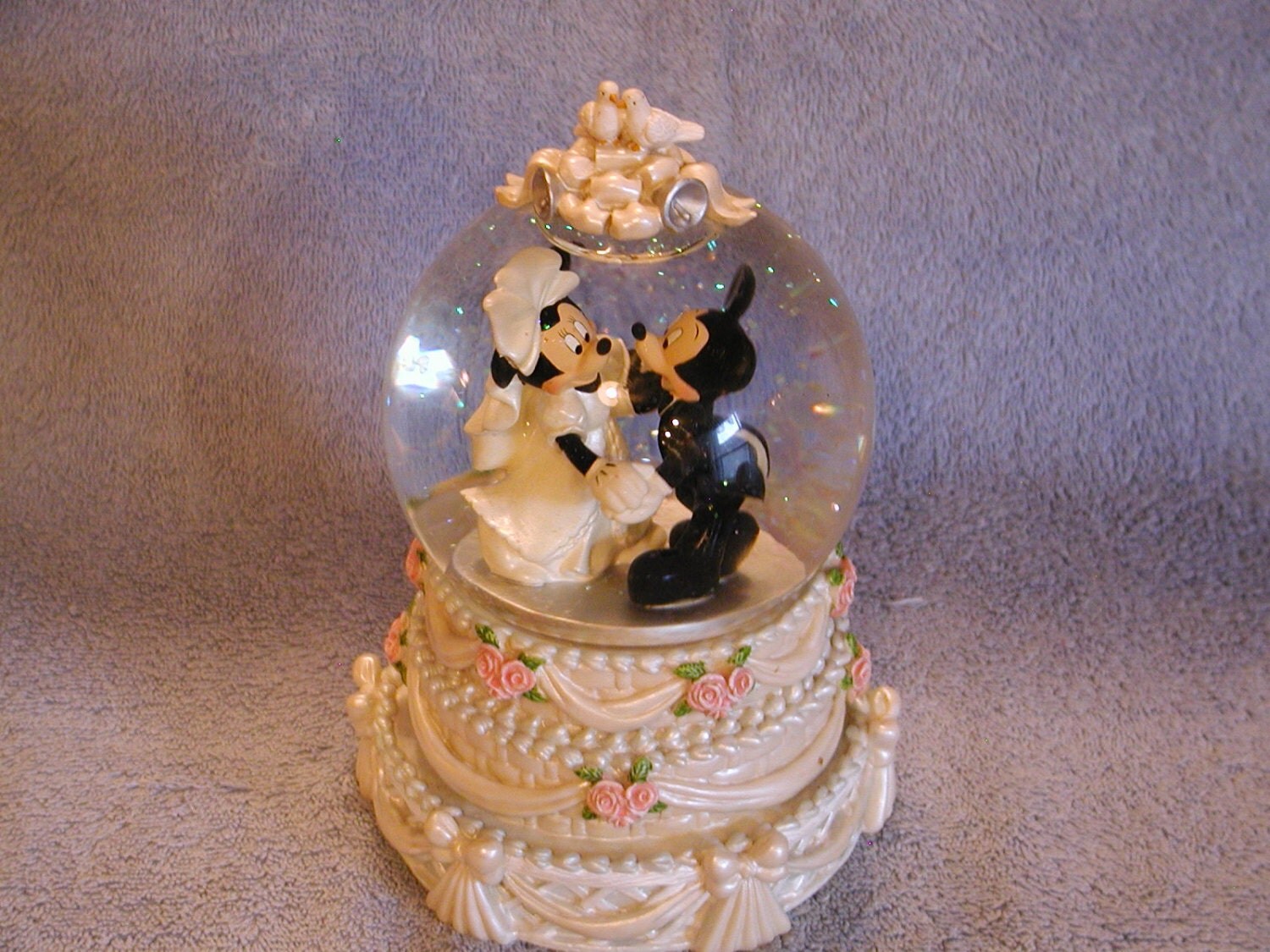 Disney Snow Globe Music Box Mickey and Minnie Mouse