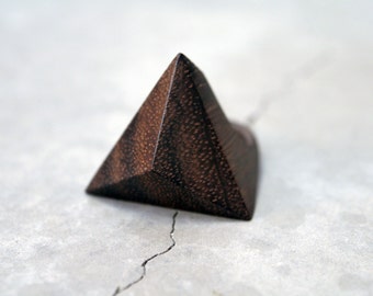 Geometric wood ring /// Tetrahedron /// Rosewood /// Statement ring /// Contemporary jewelry /// Gift for her