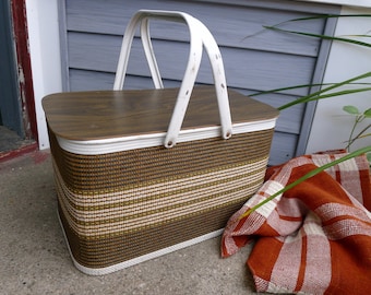 Brown and white woven picnic basket - Redmon