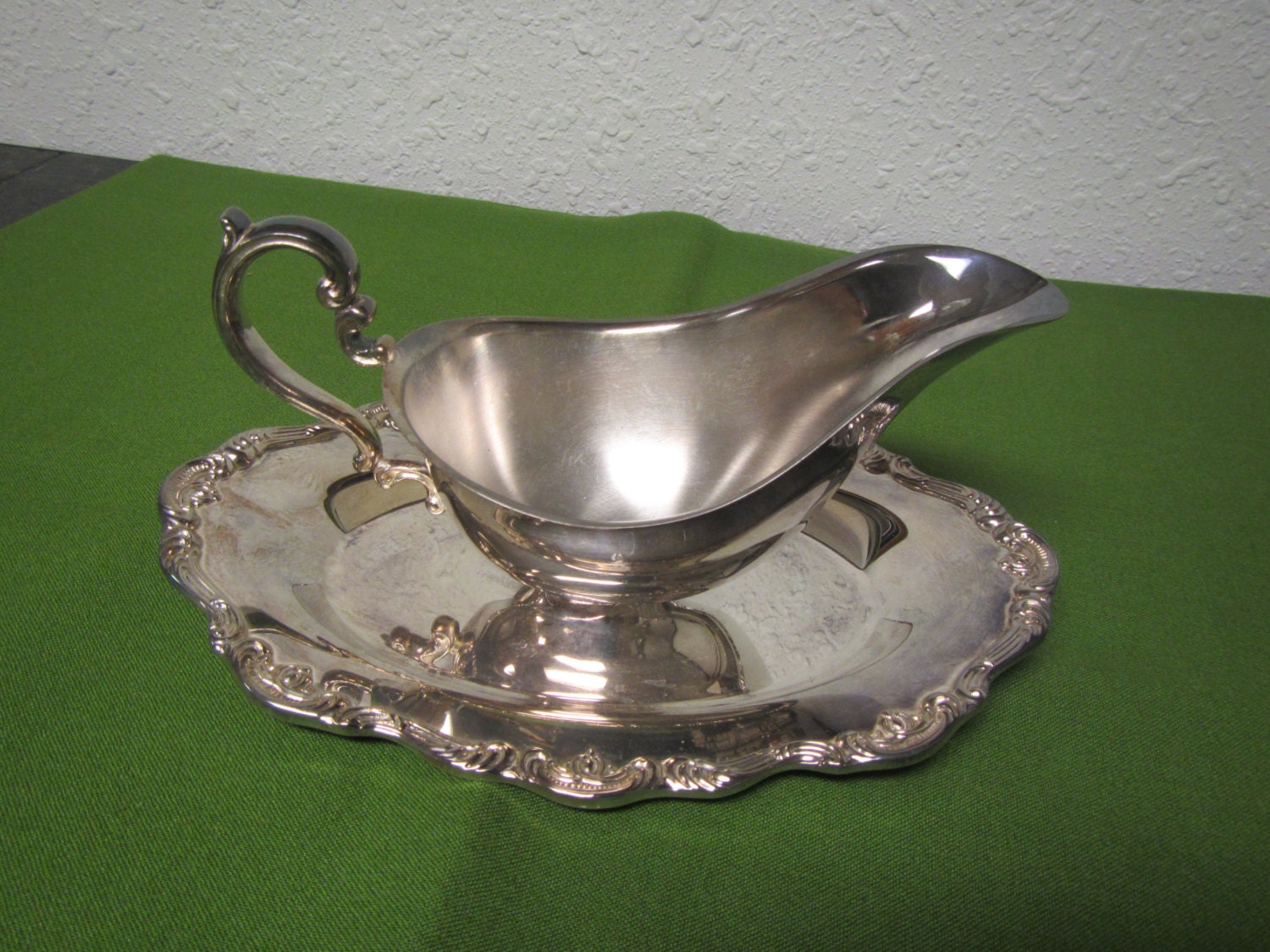 Vintage GORHAM HERITAGE Silver plate Gravy Boat and plate H