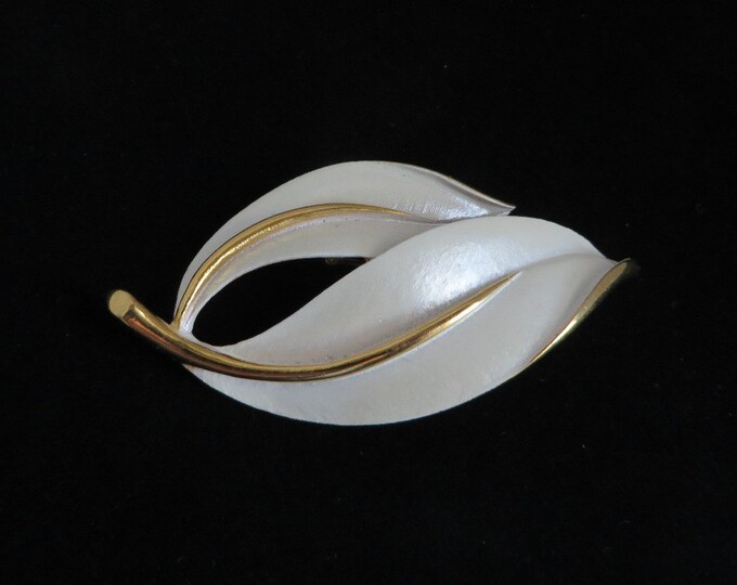 Sarah Coventry Cream Leaf Brooch, Vintage Enamel & Gold Tone Pin, Anniversary Gift, Birthday Gift, Christmas Gift