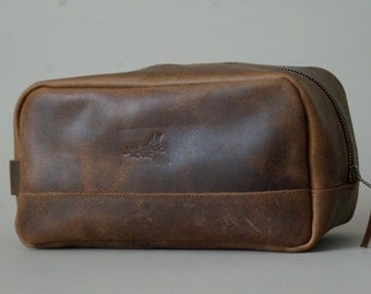 Items similar to Leather toiletry bag - Widget Collector on Etsy