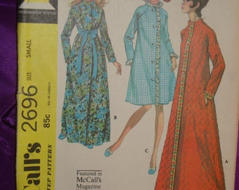 1970s 70s Vintage Front Close Long Raglan Sleeve Robe Knee or Floor Length COMPLETE McCalls Pattern 2696 Bust 30.5 32.5 Inches 80 83 Metric