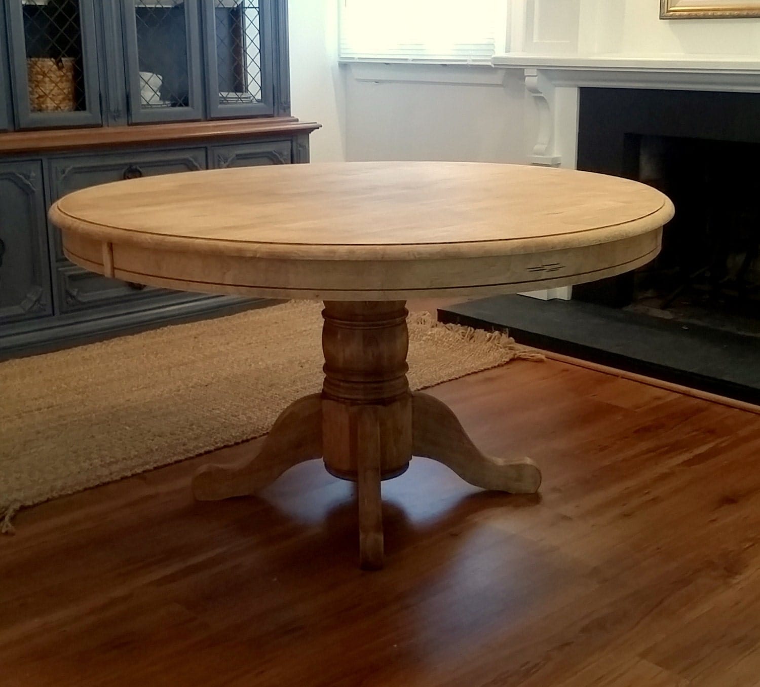 Round Pedestal dining table Natural wood Farmhouse Beach