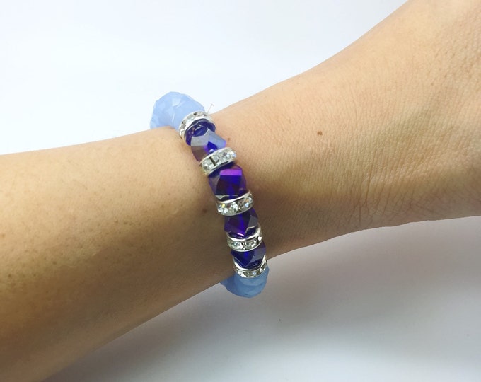 Light blue stretching bracelet, blue bracelet, shinny blue bracelet, sky blue bracelet, serenity bracelet