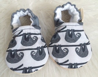 Sloth Baby Shoes, Sloth Baby Boy Shoes, Sloth Baby Booties, Sloth Baby Clothes, Baby Boy Shoes, Gray baby Shoes, Baby Shoes, Baby Booties