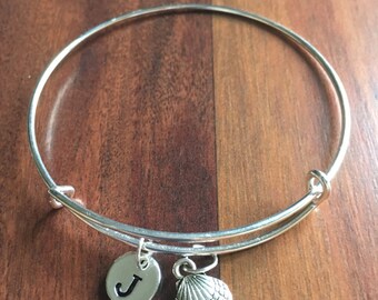 SeaShell initial bracelet, Seashell jewelry, beach bracelet, ocean jewelry, sea bracelet, beach jewelry, silver sea shell bracelet