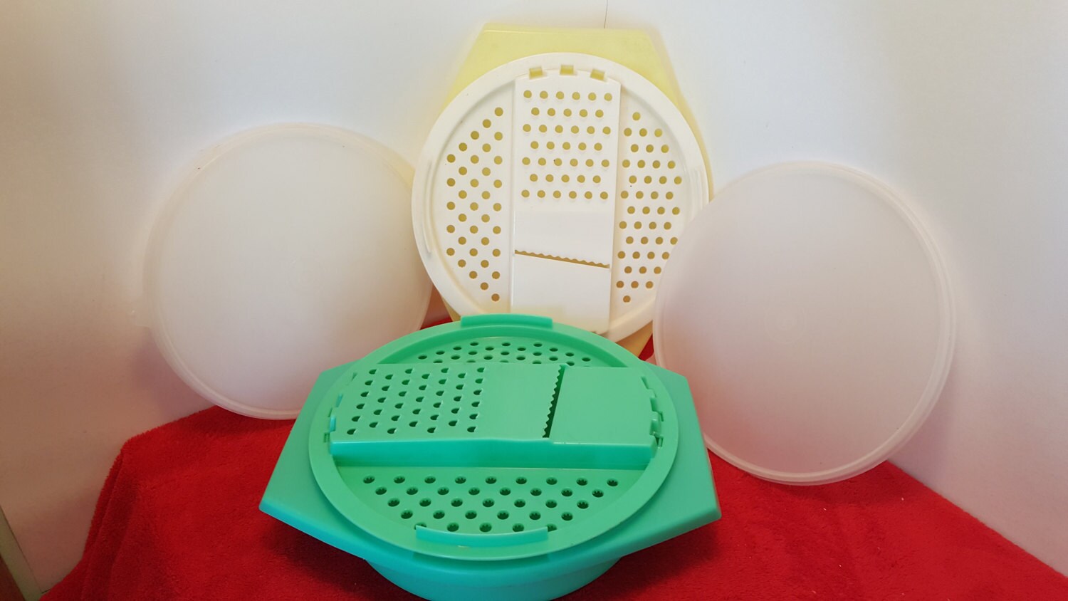 Tupperware 3 piece grater bowl set with lid/seal / tupperware
