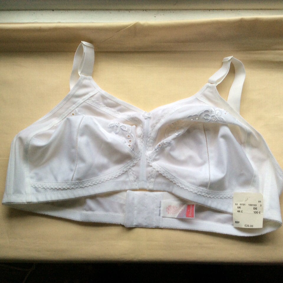 Vintage 44C DE100C soft cup white bra by Triumph. Deadstock