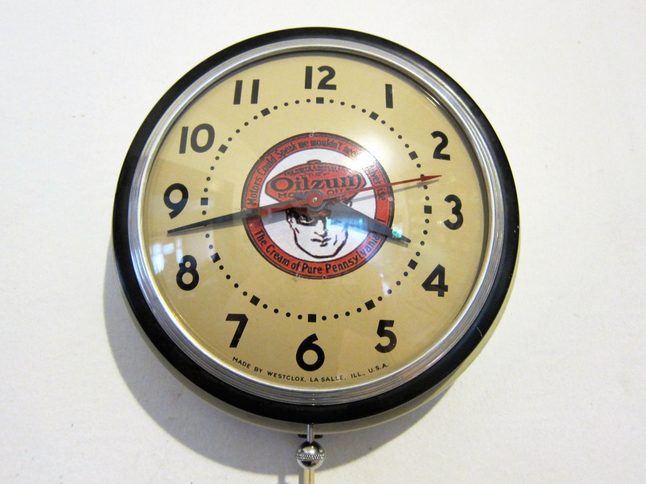 Westclox Manor electric wall clock Ivory and Black metal Motor