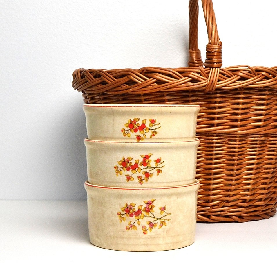 vintage set of three Universal Cambridge Oven Proof dishes