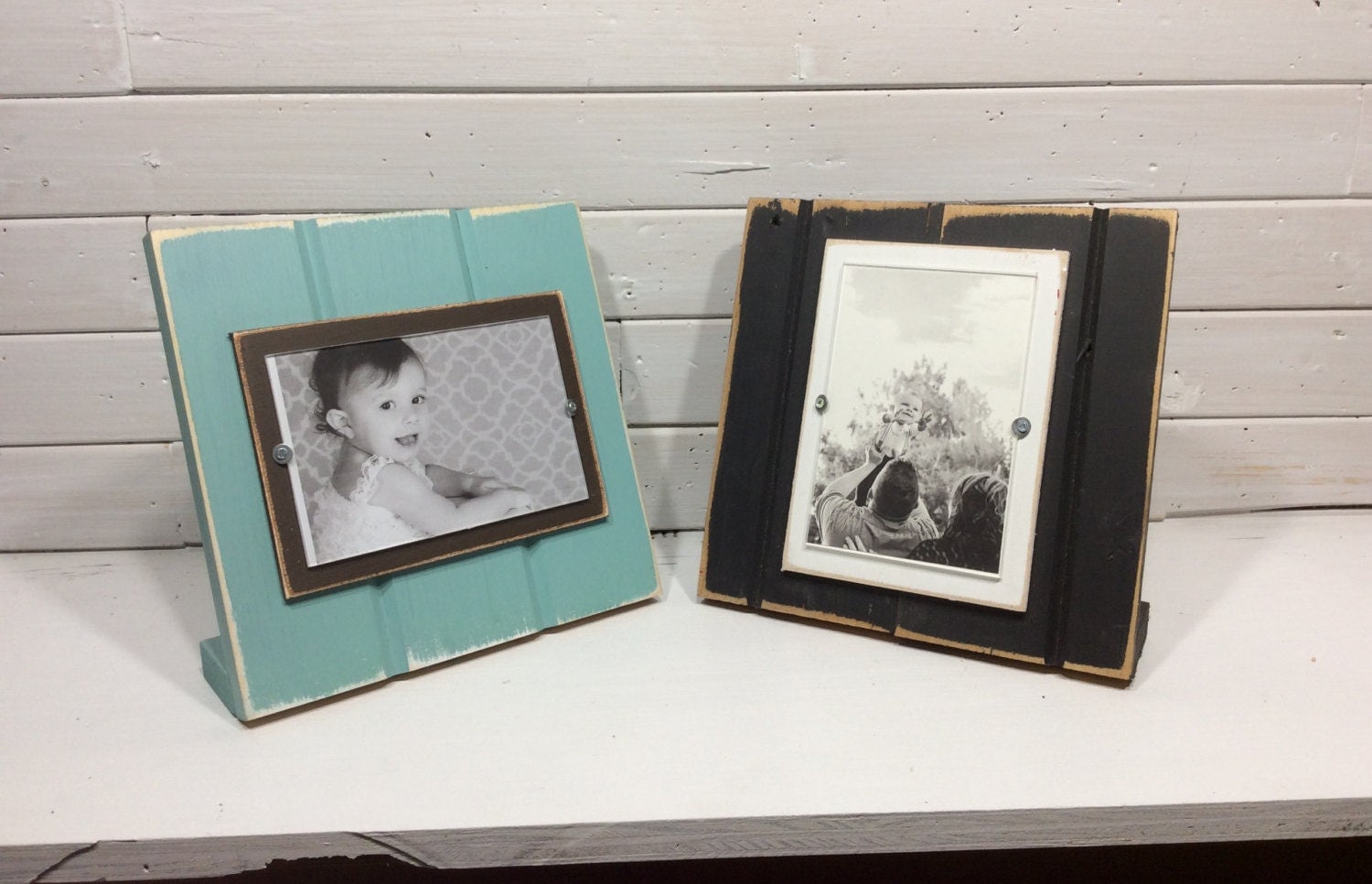 Stand up desktop picture frame holds 4x6