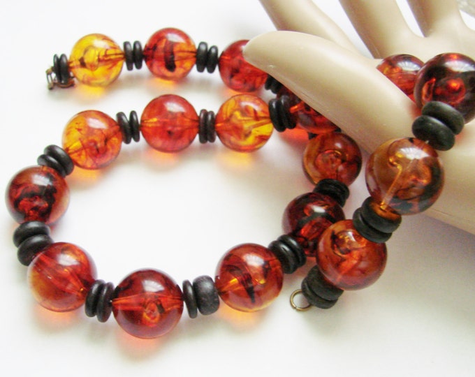 Vintage Amber Lucite Bead Necklace / Wood Beads / 1960s 1970s / Jewelry / Jewellery