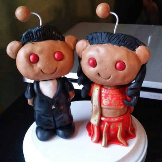 Reddit Aliens cake topper Bride and Groom Aliens Message