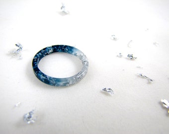 Deep Blue to White Gradient Stacking Resin Rings with Silver Flakes