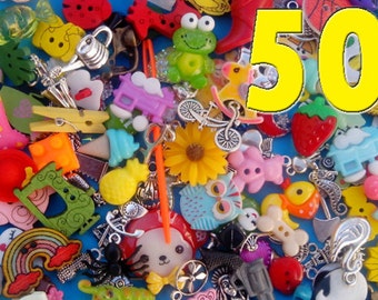 Mix of 50 I spy trinkets objects miniatures