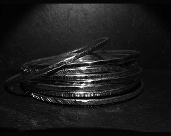 Y4 - Bracelet rond rigide martelés