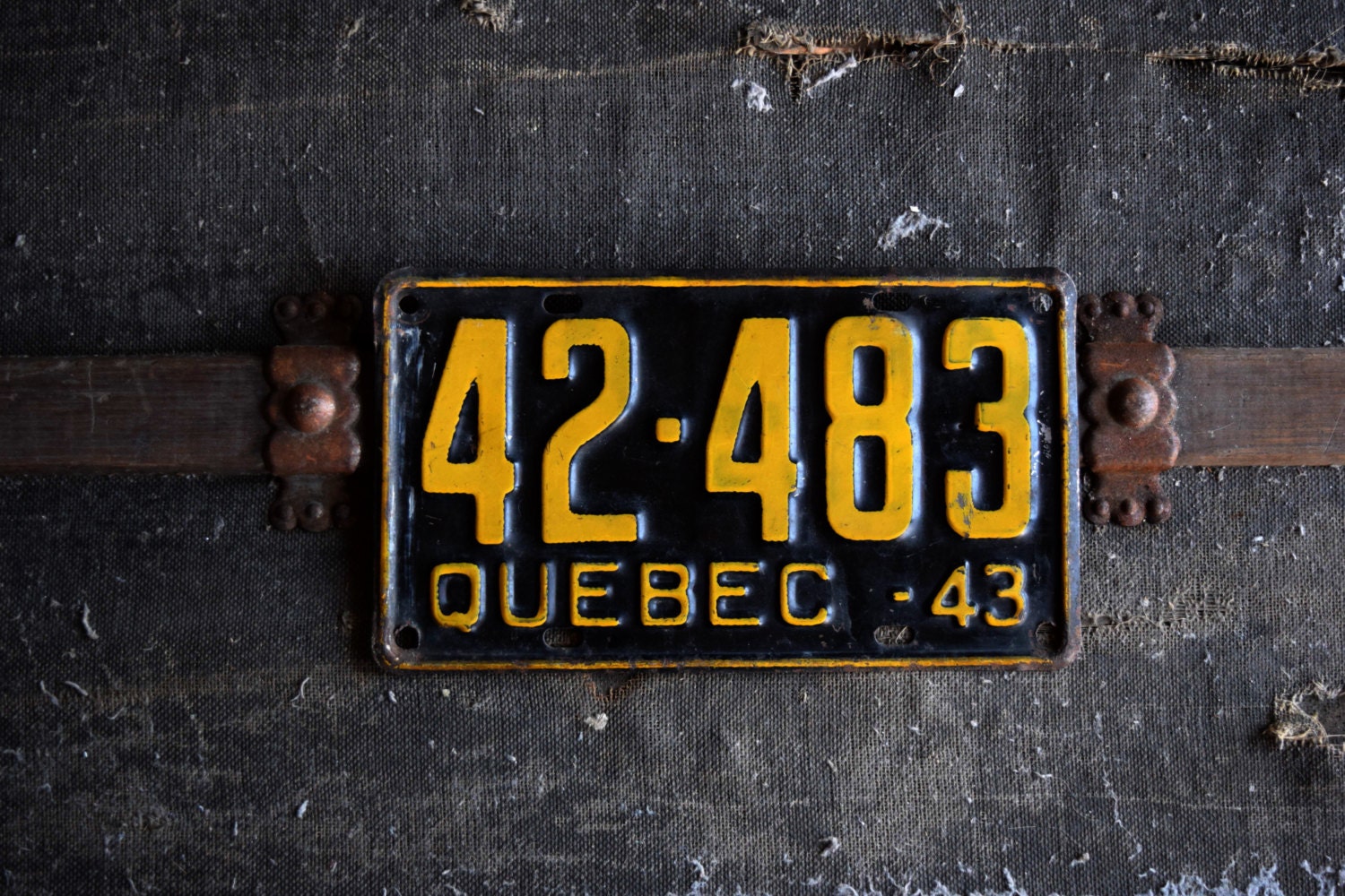 1943 Quebec License Plate 42483