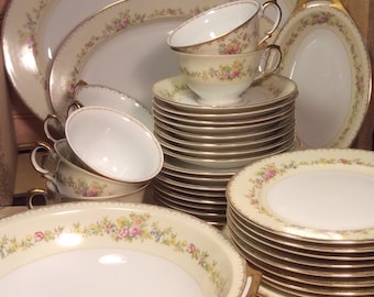 Gorgeous 40 piece Meito China Ada pattern Japan