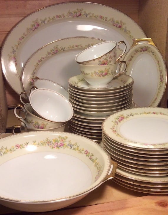 Gorgeous 40 piece Meito China Ada pattern Japan