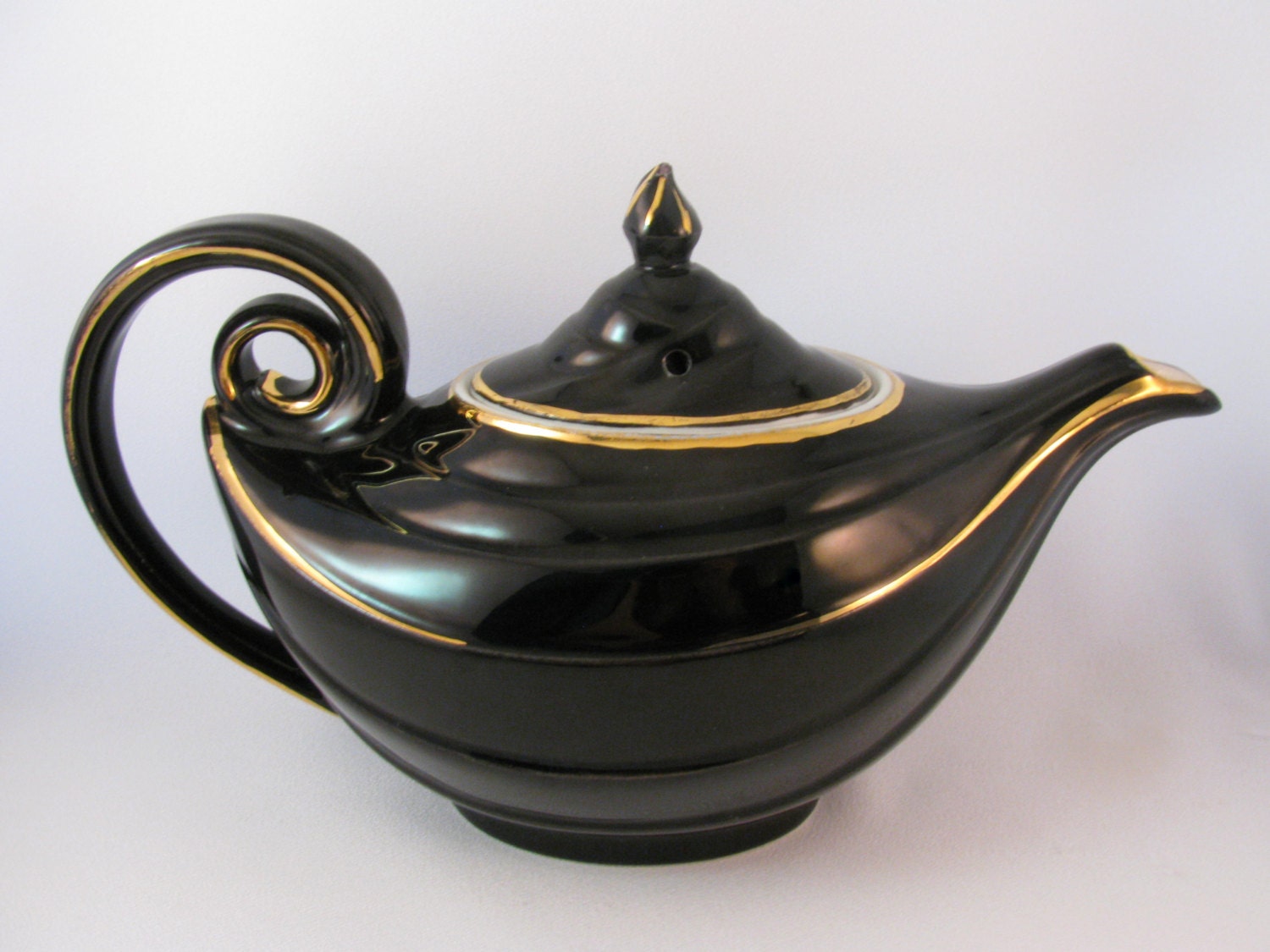 Vintage 1940s Hall 0670 Aladdin Teapot Black and Gold Genie
