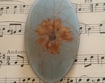 Oval pin dried flowers / Vintage 70's.