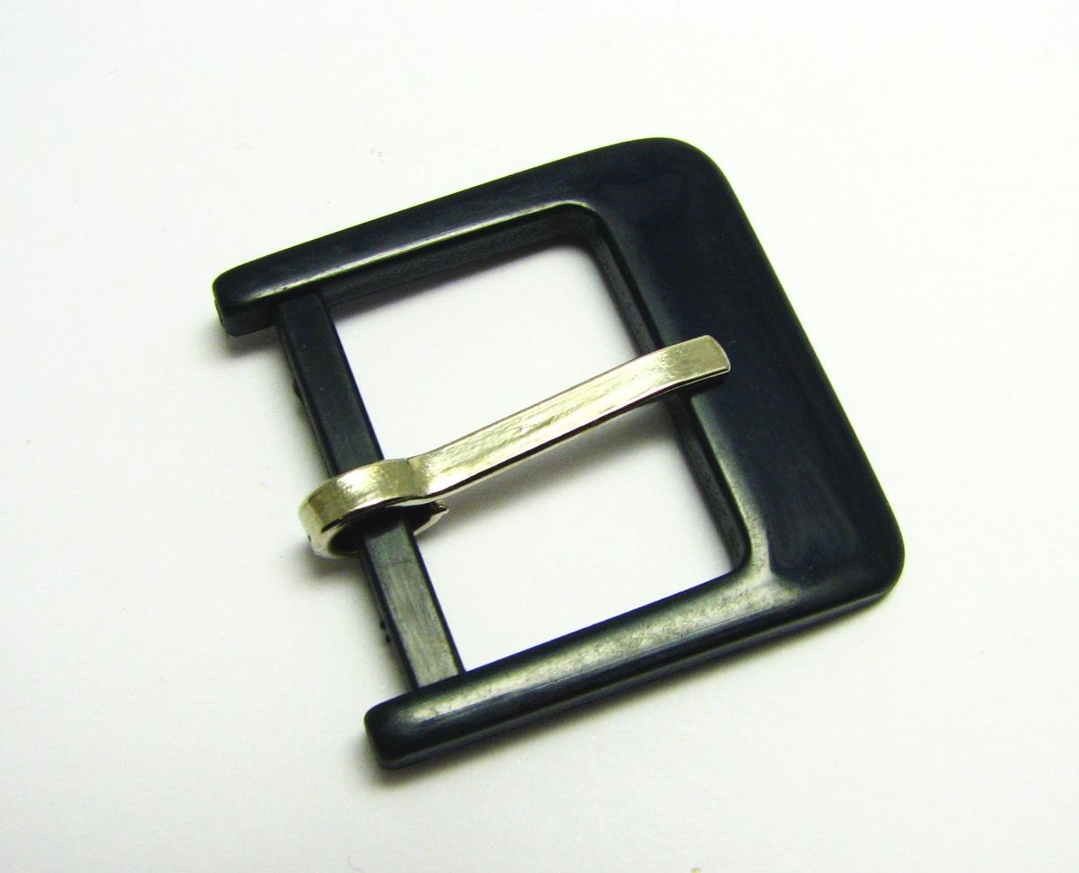 Small navy blue D buckle plastic belt buckle with metal