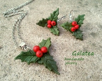 Red Berry necklace Woodland jewelry Rustic Mistletoe jewelry set Red berries Winter jewelry set Holly leaf earrings Holiday Winter fashion