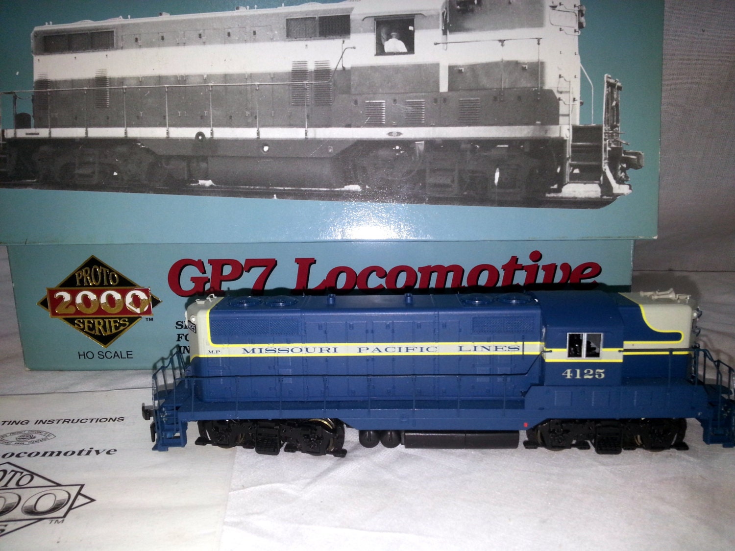 HO Proto 2000 Series GP7 Missouri Pacific Limited