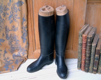 Vintage french equestrian riding boots. Wood boot lasts. Black leather horse riding boots. Wood boot forms. Vintage Equestrian boots. size38