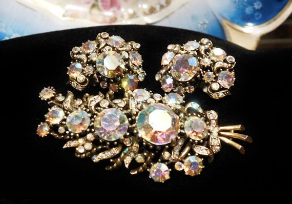 HOLLYCRAFT Rhinestone Brooch Earrings Demi Parure Mid Century Vintage Hollywood Wedding Bride 1950s AB Aurora Borealis Glass Rhinestones